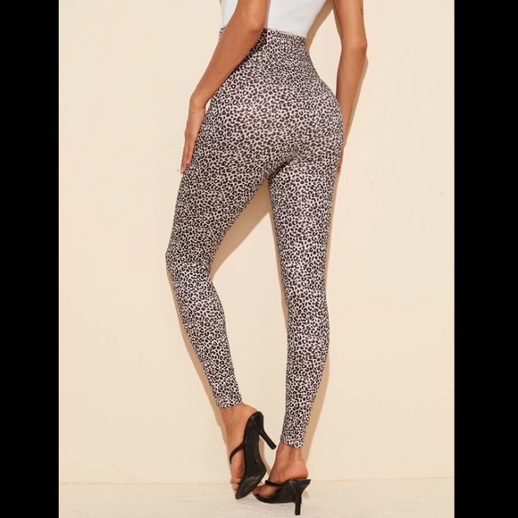 SHEIN Pants - BOGO 50% OFF! Gorgeous leopard print leggings!🐆